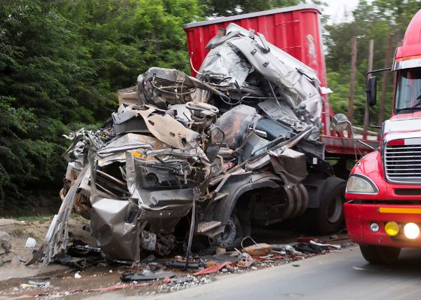 How a Truck Injury Lawyer Can Help You After an Accident